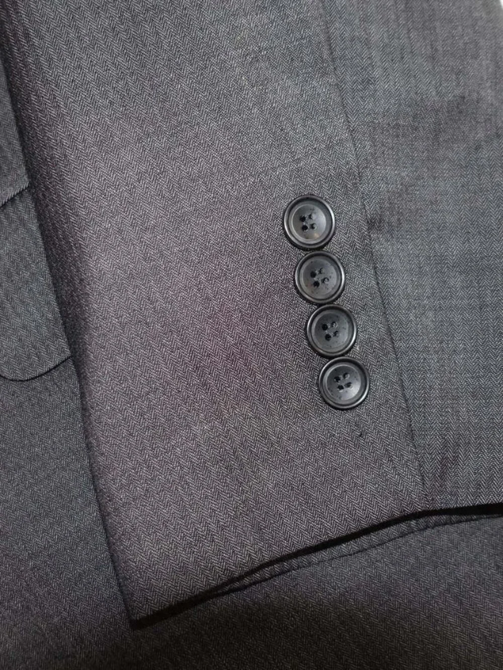 Kenneth Cole Men's Slim Fit 2 Button Suit Size 44 Short 38 x 28.5 Charcoal Gray
